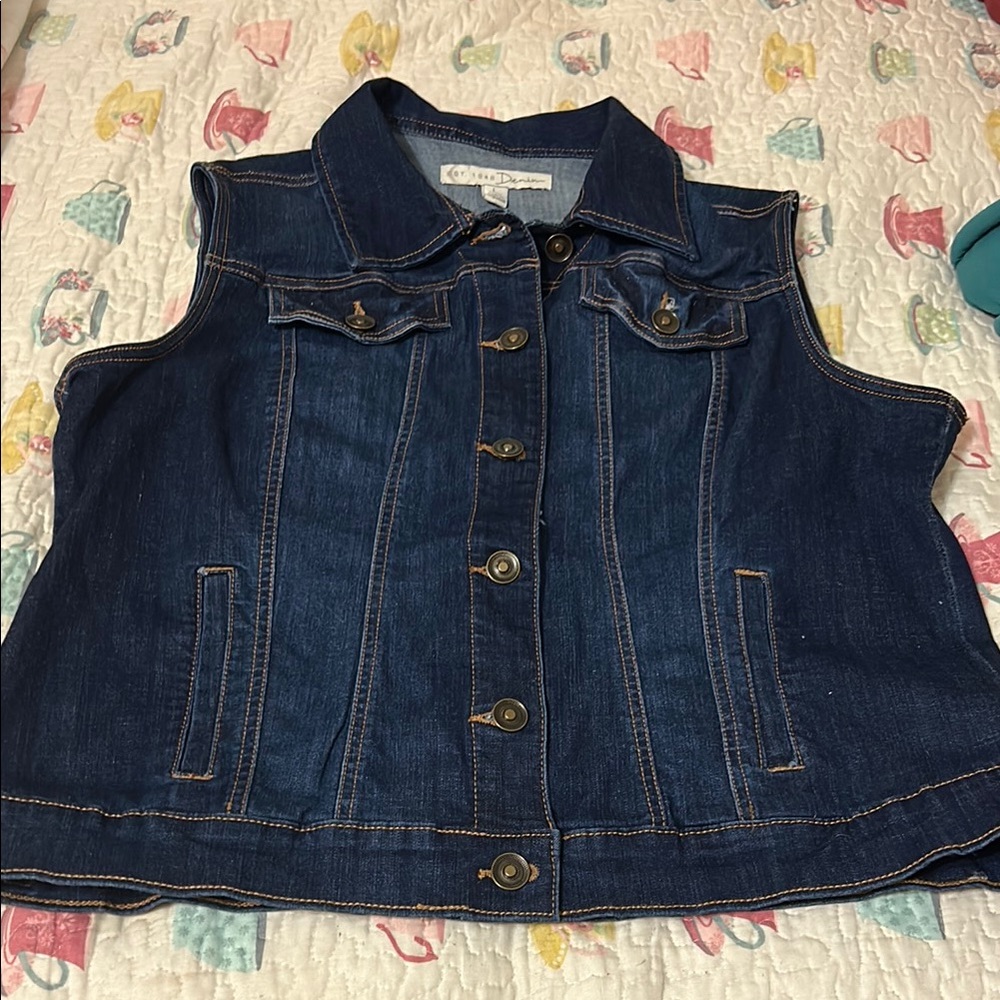NWT JM Sportswear Dark Blue Denim Vest. Cute and stylish!